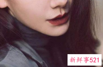 肤色暗的人涂什么口红