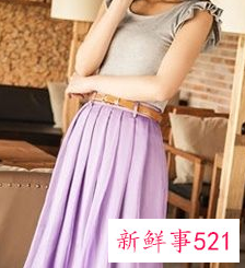 紫红色长裙配什么颜色长外套