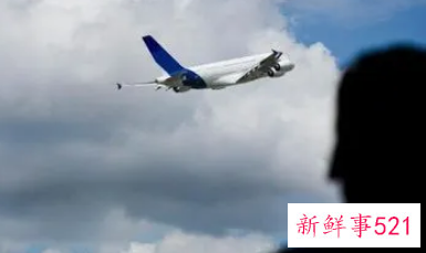 女人梦见好多飞机在飞