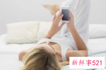 女人梦见睡在别人的床上