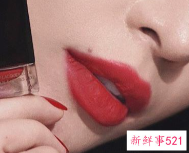 肤色暗的人涂什么口红