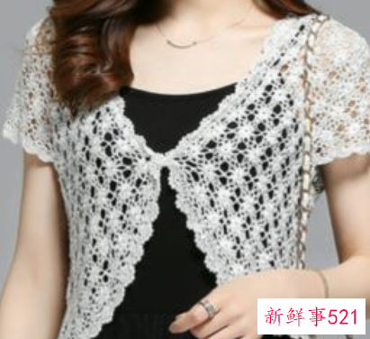 女士吊带长裙怎么搭配