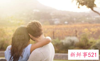 男人想抱一个女人说明