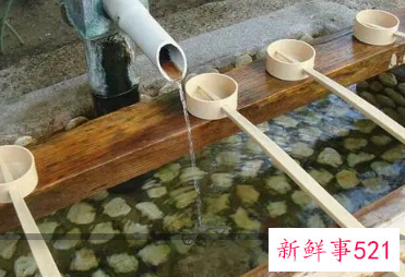 梦见房间有水是什么意思