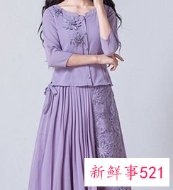 紫红色长裙配什么颜色长外套