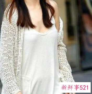 女士吊带长裙怎么搭配