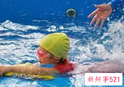 新生儿游泳有什么好处和作用