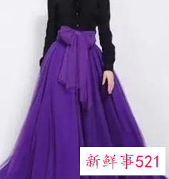 紫红色长裙配什么颜色长外套