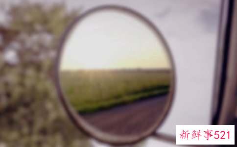 主卧装镜子是不是不好