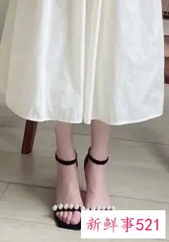 穿长裙子配什么鞋