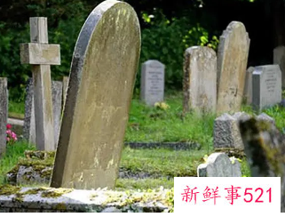 梦见和一群人起坟