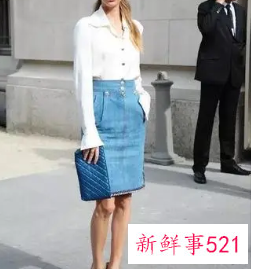 穿牛仔裙搭配什么上衣