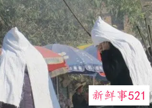 女人梦见办丧事手里有白布