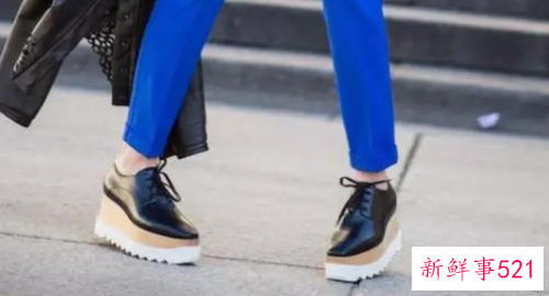 女生穿裙子不能搭配什么鞋