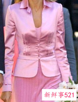 50岁女人能穿粉色外套