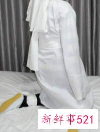 女人梦见办丧事手里有白布