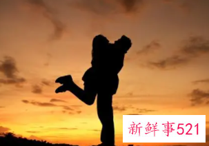 老婆应该偷看老公的手机吗