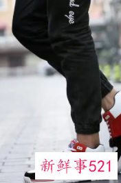 中帮休闲鞋怎么搭配