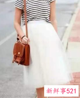 红色高跟鞋配什么衣服好看冬天