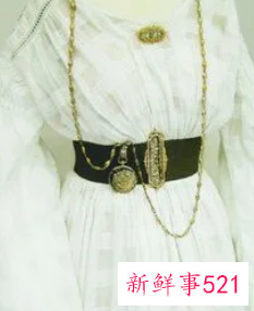 女生怀表的正确戴法