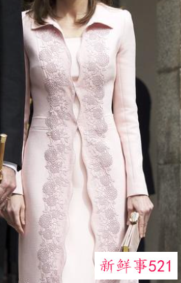 50岁女人能穿粉色外套