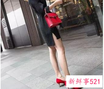 红色高跟鞋配什么衣服好看冬天