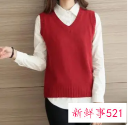 酒红毛衣搭配白衬衫