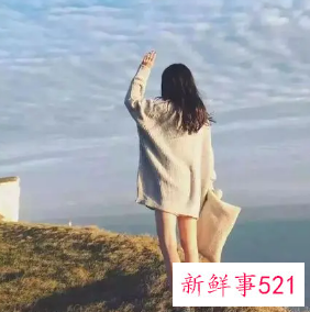 说女生装纯是什么意思