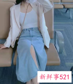 穿牛仔裙搭配什么上衣