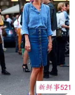 穿牛仔裙搭配什么上衣