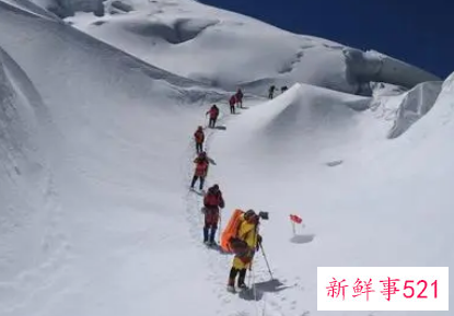 梦见爬雪山是什么意思