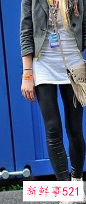 中帮休闲鞋怎么搭配