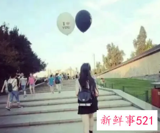 说女生装纯是什么意思