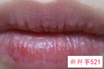 一个女生突然不化妆