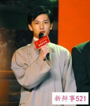 杨紫、李现同框亮相《新闻联播》