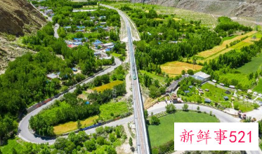 拉林铁路建成通车,复兴号首次开进西藏
