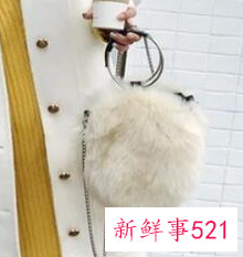 红色包包合适什么颜色衣服