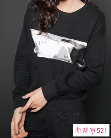 圆领卫衣怎么搭配