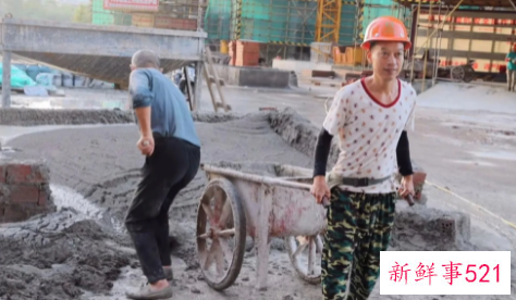 农民工拍千条视频记录城市变迁