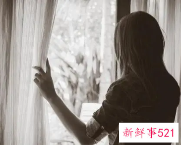 在爱情里眼泪和懦弱换不来同情