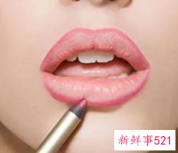 女生涂口红接吻怎么办