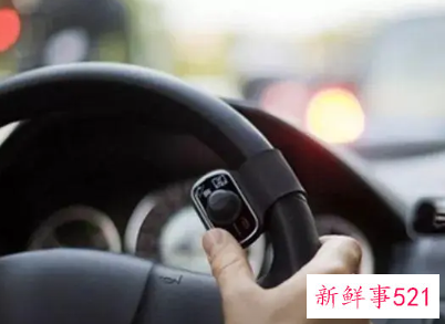 方向盘偶尔抖动正常吗