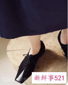 蓝色纱裙搭配什么好看