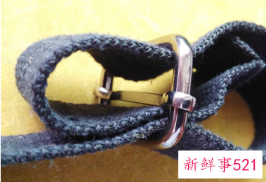 斜挎包的调节扣怎么穿