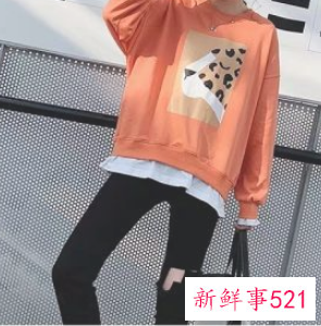 圆领卫衣怎么搭配