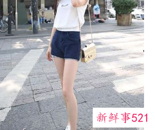 白色上衣怎么穿搭