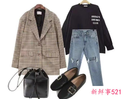 小西装里面搭什么衣服最好