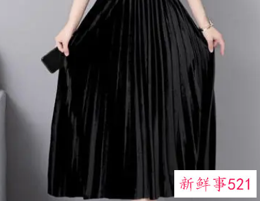 粉色羽绒服搭配什么颜色裙子