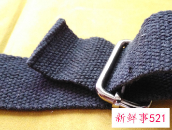 斜挎包的调节扣怎么穿