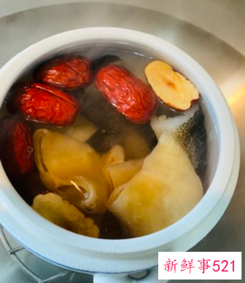 如何煲海参花胶汤